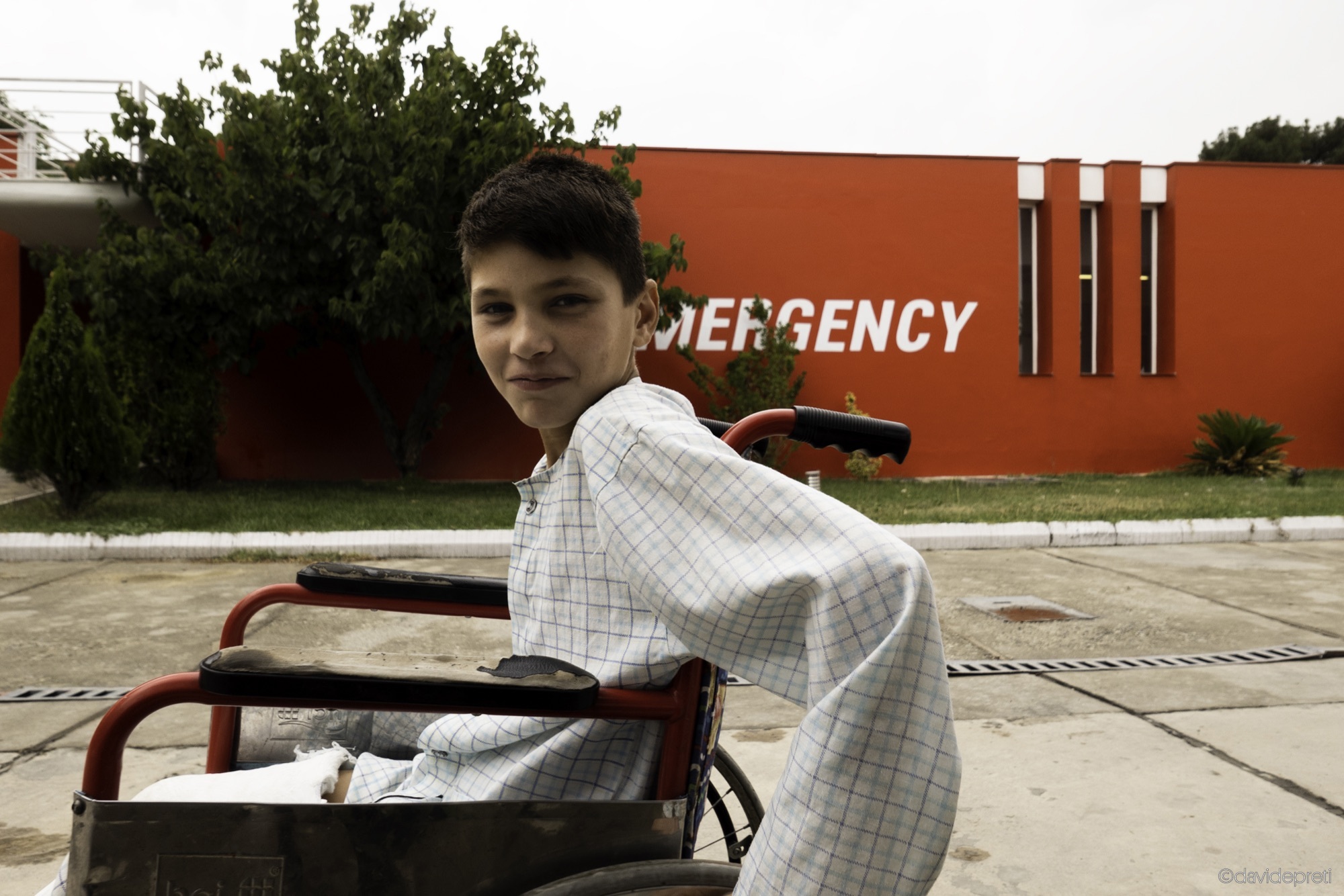 Kabul, Afghanistan — July 13, 2021.

NOORALLAH - 16 yo

Noorallah was wounded by a bullet in his right leg while returning home in Jalalabad. In the hospital ward, he met Shamsullah, 12, from Jowzjan province, who had also been shot in the leg. The two have become close friends. They love racing each other in wheelchairs through the hospital garden.
