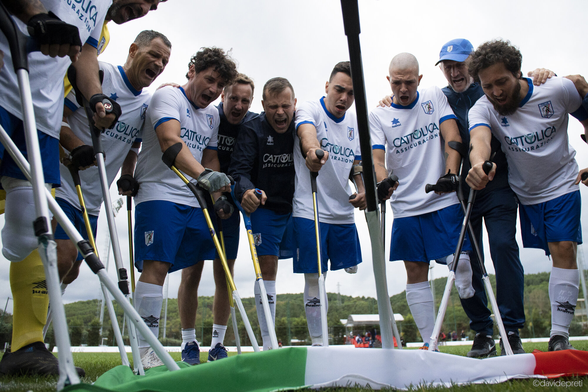 Istanbul, Turkey — October 7, 2022.

Players of the Italian national amputee football team gathering for a pre-match ritual before their game at the Amputee Football World Cup.
