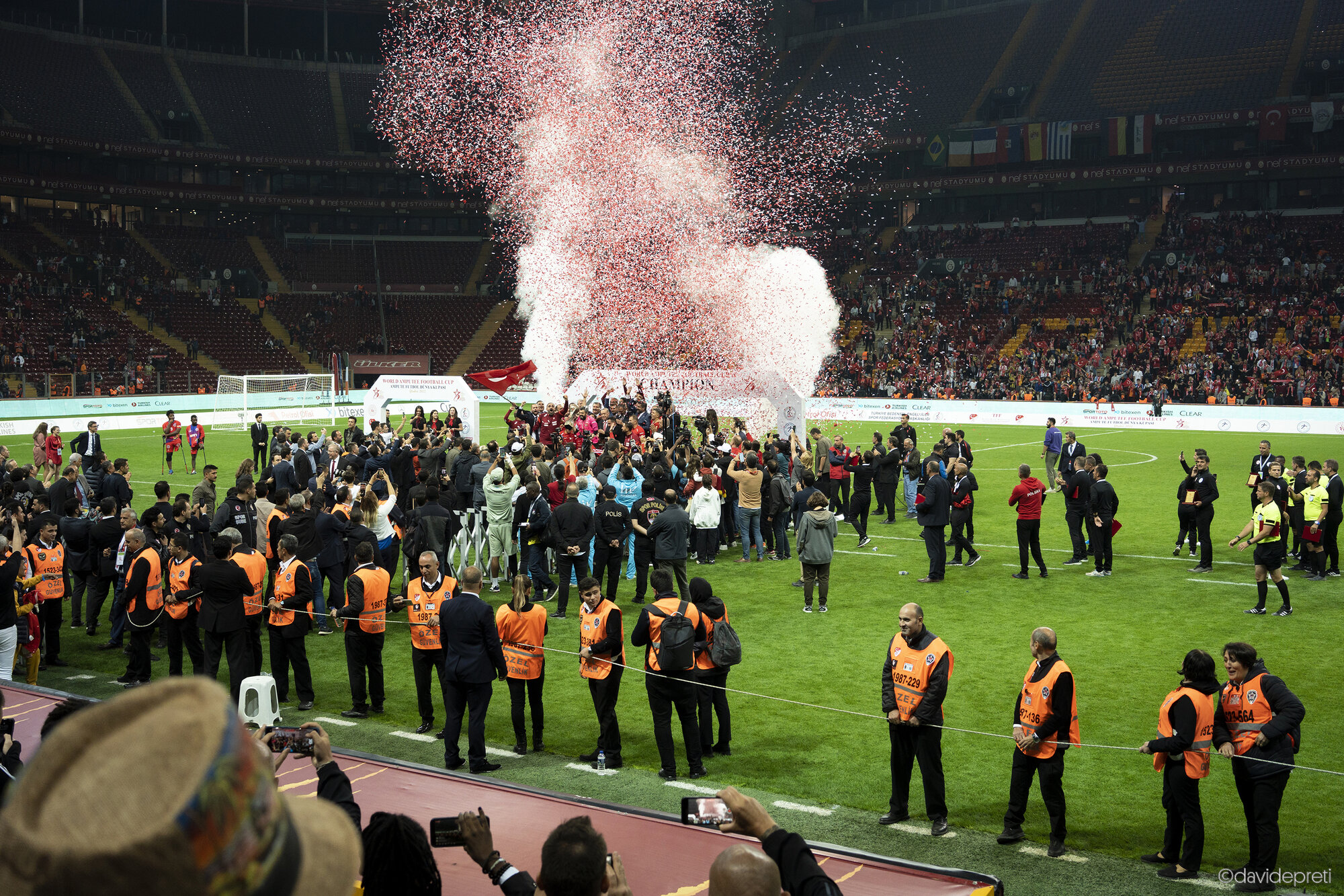 Istanbul, Turkey — October 9, 2022.

Turkish President Recep Tayyip Erdogan presenting the trophy to the Turkish national amputee football team after defeating Angola 2-1 to win the Amputee Football World Cup.
