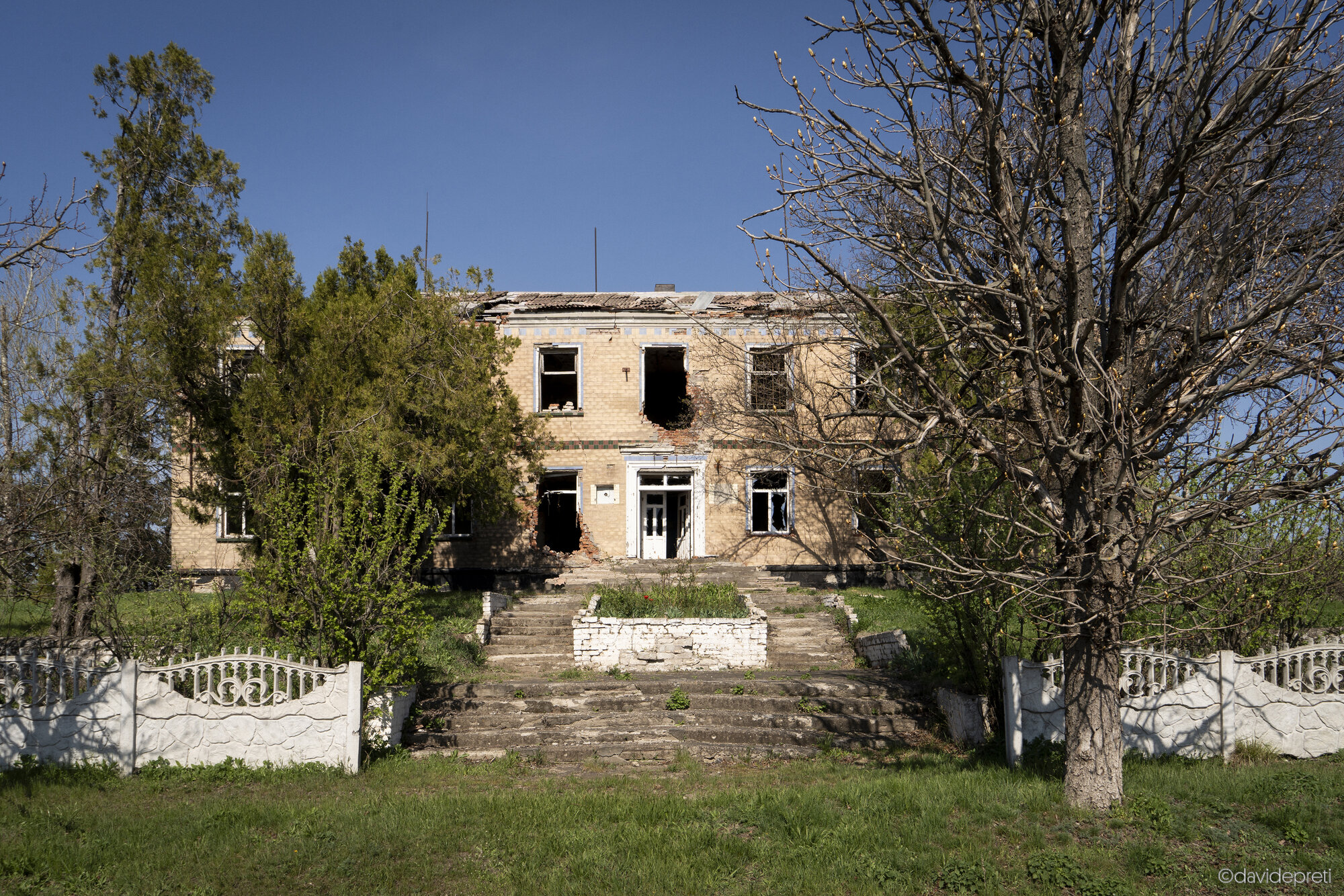 Barvinkove, Ukraine — April 18, 2025.

The gutted shell of a school building following heavy shelling in southern Kharkiv Oblast.
