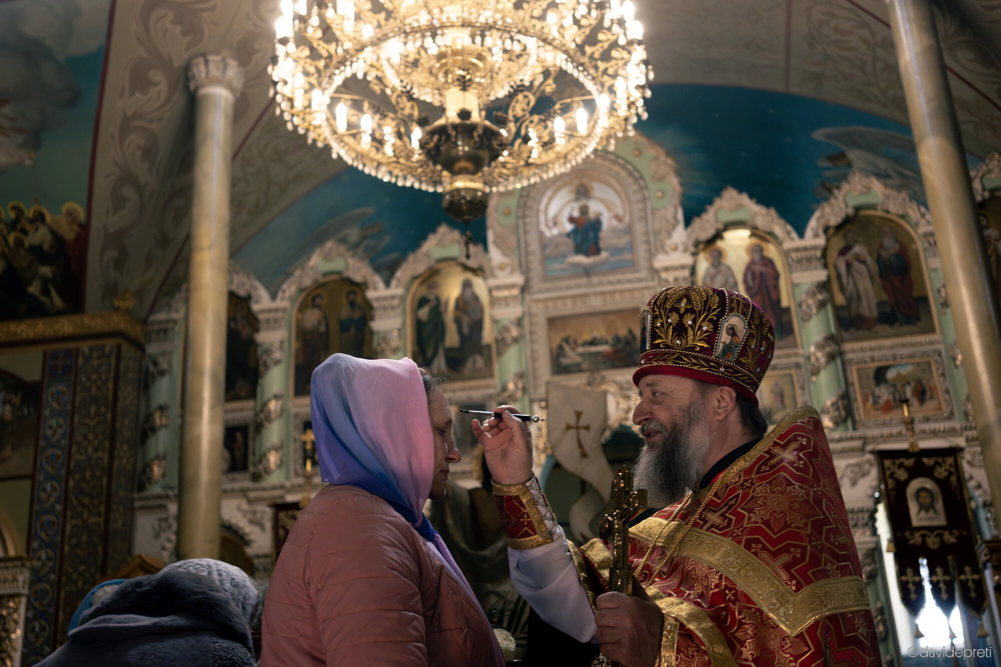 Blyznyuky, Ukraine — April 20, 2025.

An Orthodox priest blesses members of the local community during Easter service in Blyznyuky. Following three years of severe wartime restrictions, the 2025 Orthodox Easter was celebrated amidst a brief, mutually agreed ceasefire between Russia and Ukraine.
